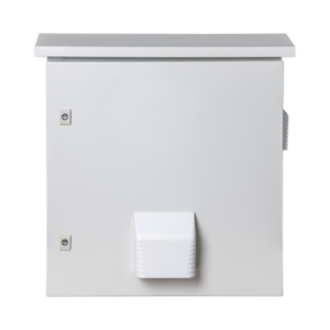 Gabinete Ventilado de Acero IP55 Uso en Exterior (593 x 609 x 399 mm) con Placa Trasera Interior Metálica y Compuerta Inferior Atornillable. Incluye Ventilador, Ventilas, filtros, Montaje Rack 19", Terminal de Tierra Física, Chapas y Ll