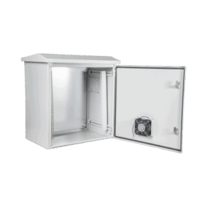 Kit Gabinete Ventilado de Acero, Montaje Rack 19" 11U, IP55 Uso en Exterior (593 x 609 x 399 mm) con Placa Trasera Interior Metálica y Compuerta Inferior Atornillable. Incluye Ventilador, Ventilas, filtros, Terminal de Tierra Física, Ch