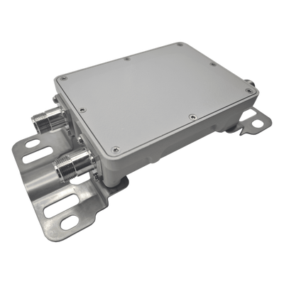 Combinador de Bandas de Dos Vías / 698-960 MHz y 1710-2700 MHz / PIM3 -140 dBc / Potencia Pico 800 W / Conectores N Hembra / IP40
