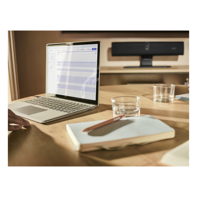 Barra de Video Inteligente / 4K / Campo de Visión 120° Horizontal (132° Diagonal) / 6 Micrófonos / USB-C 3.2 Gen 1 / BYOD Plug and Play / Encuadre Inteligente con IA / Altavoz Dúplex Integrado - Imagen 2